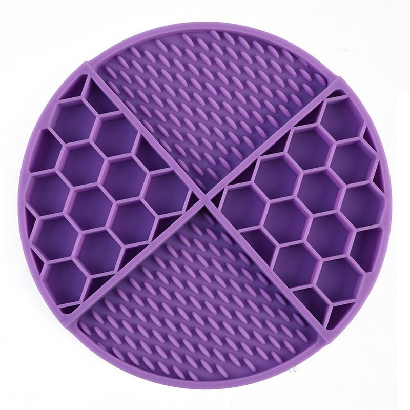 Silicone licking pad for dogs and cats